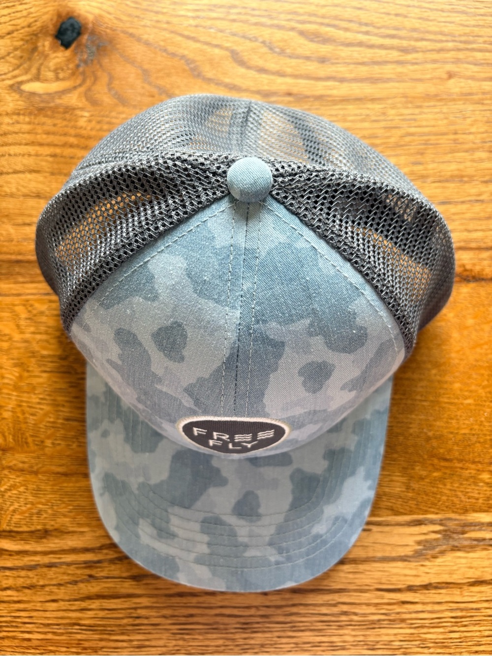 New without tags Free Fly Men’s SnapBack' Light Bluish- Gray Camo Trucker Hat - Picture 8 of 8